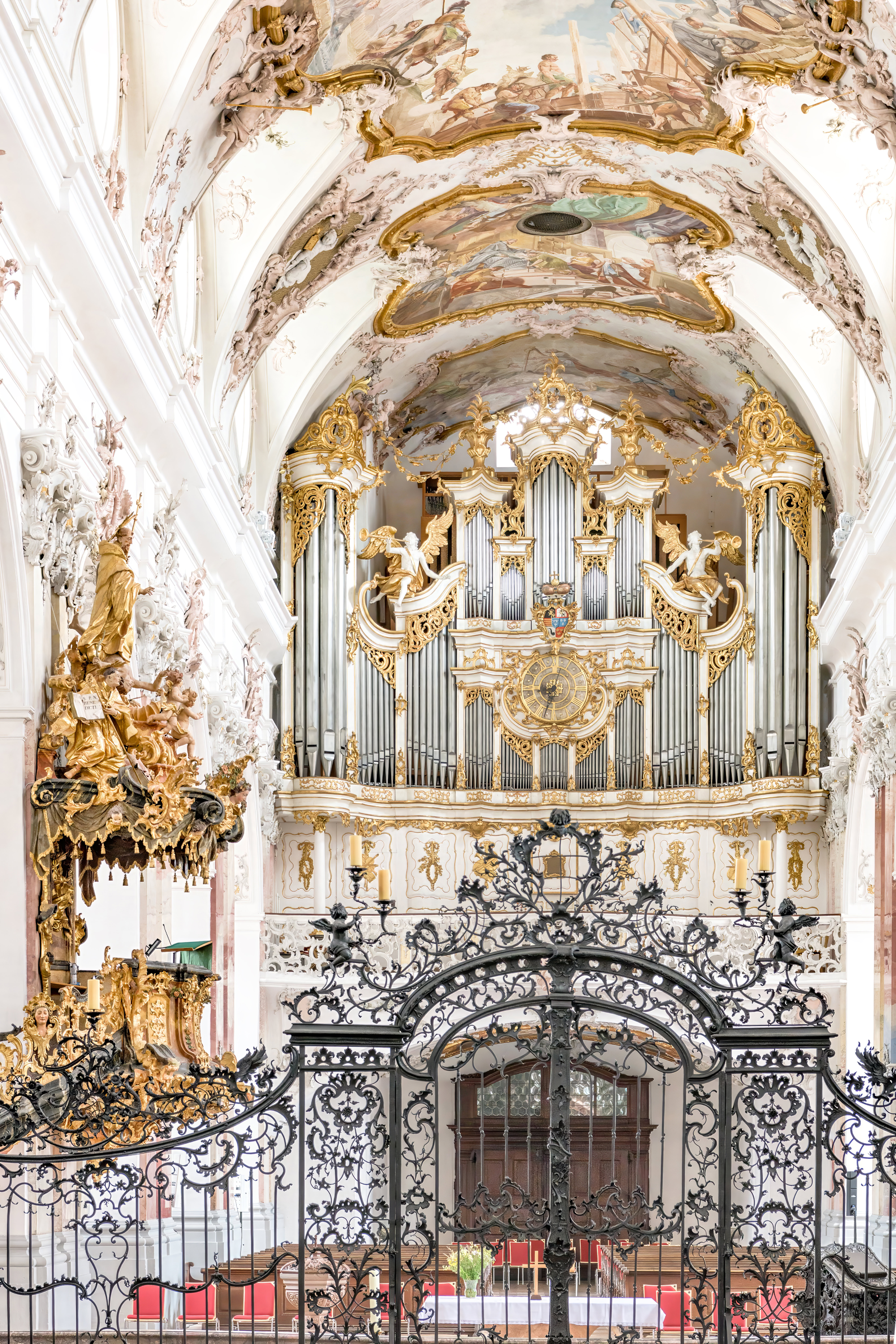 Die Orgel der ehemaligen Benediktinerabtei Amorbach im Odenwald