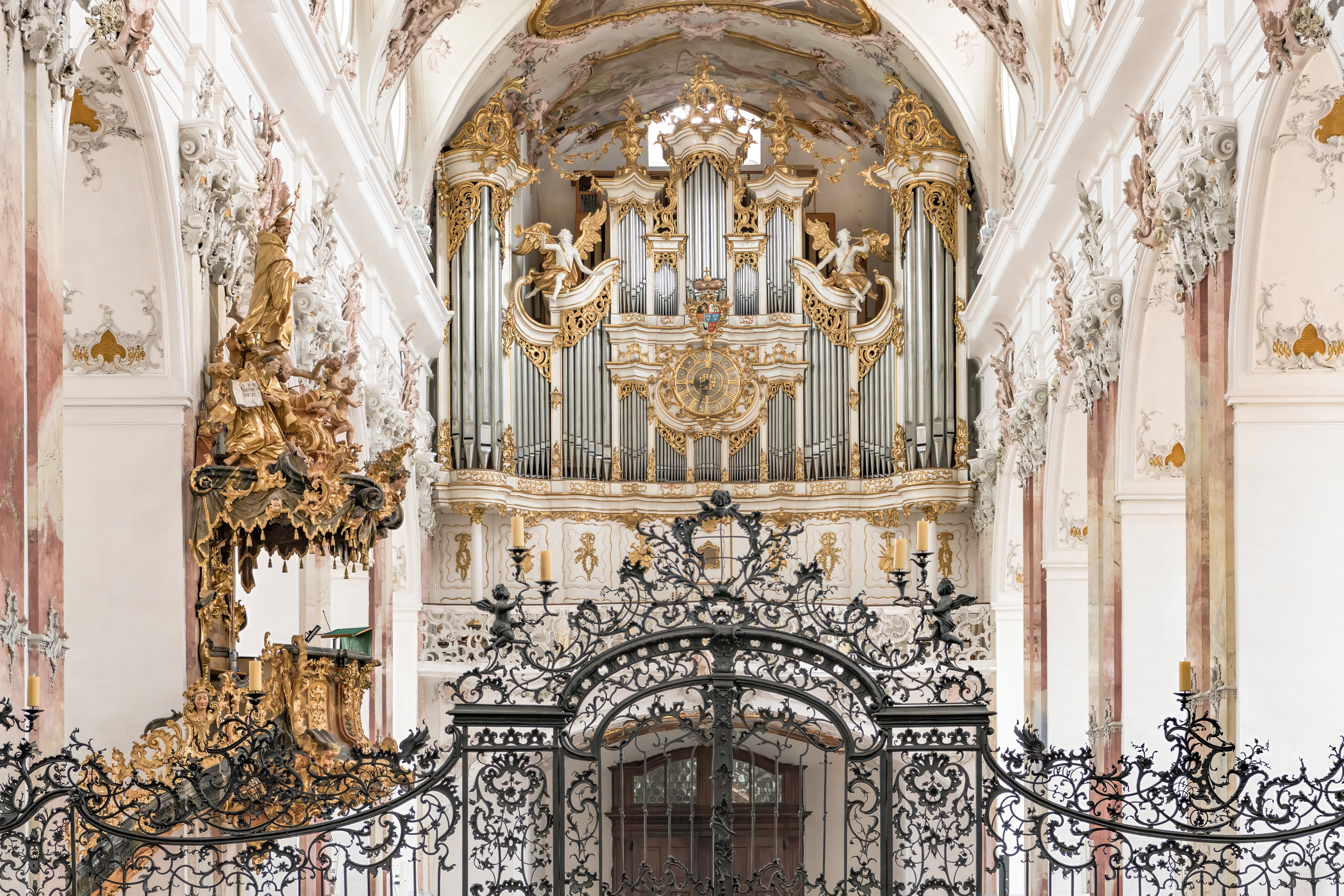 Die Orgel der ehemaligen Benediktinerabtei Amorbach im Odenwald