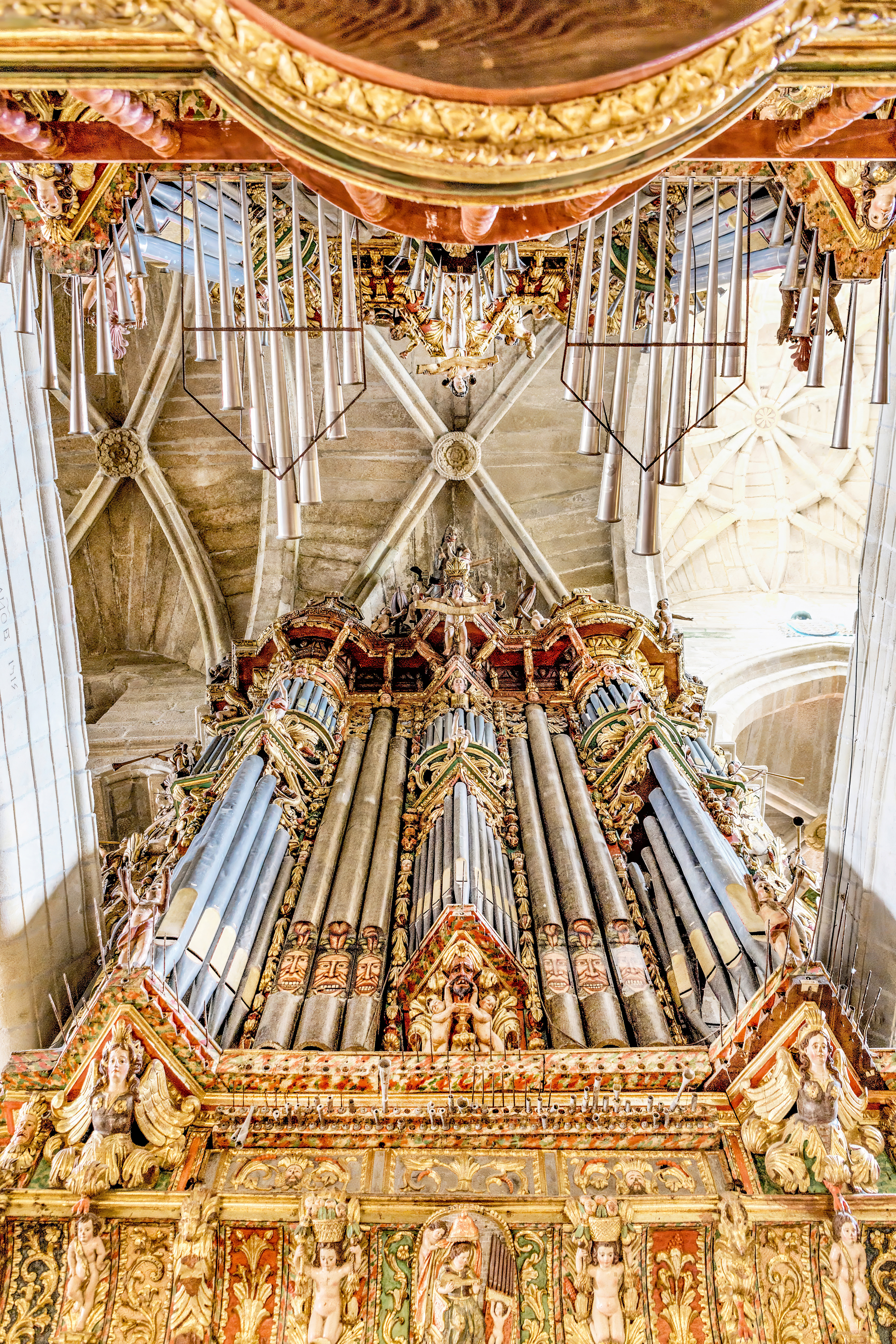 Die Barockorgel in der Kathedrale Santa Maria in Tui in Spanien.