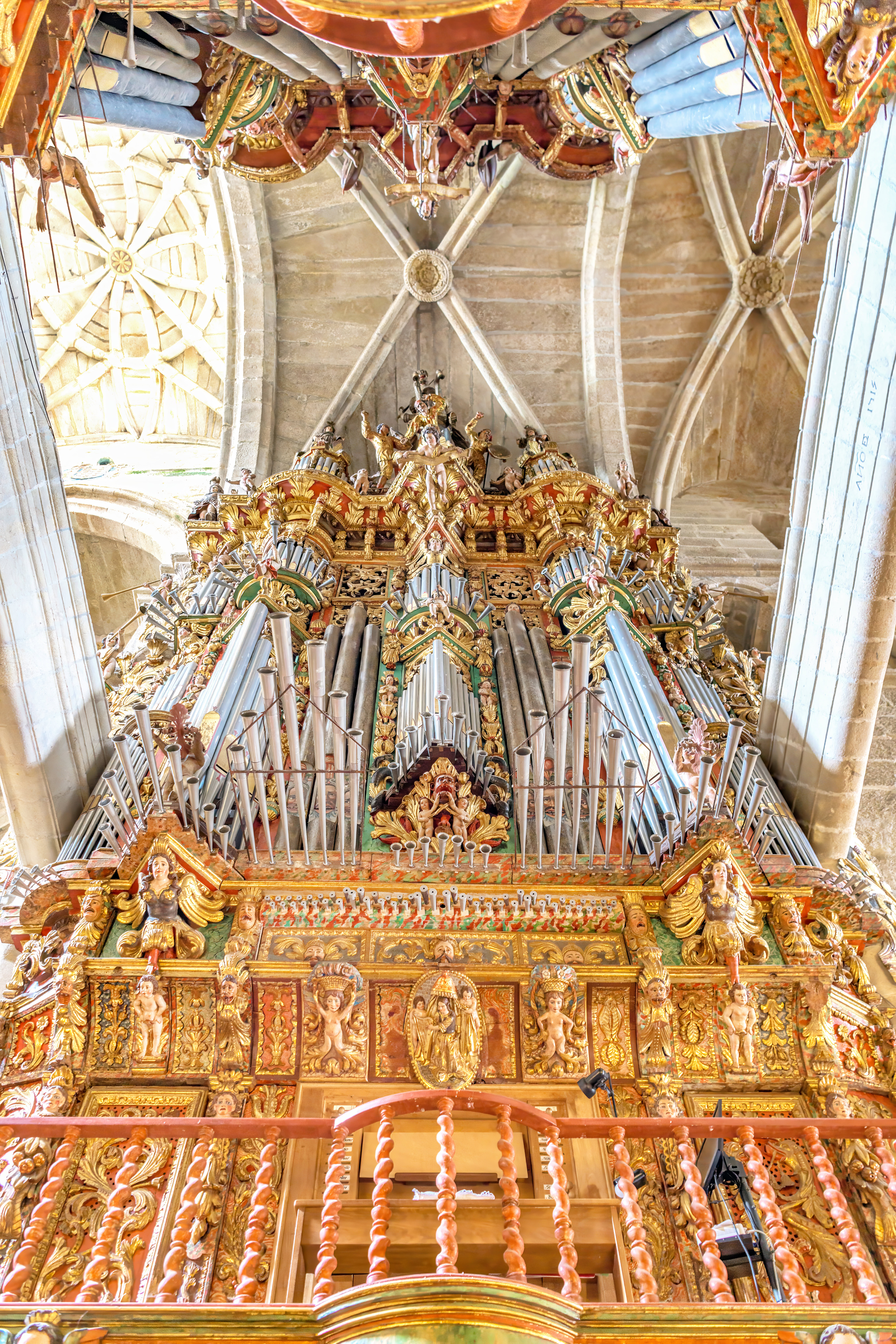 Die Barockorgel in der Kathedrale Santa Maria in Tui in Spanien.