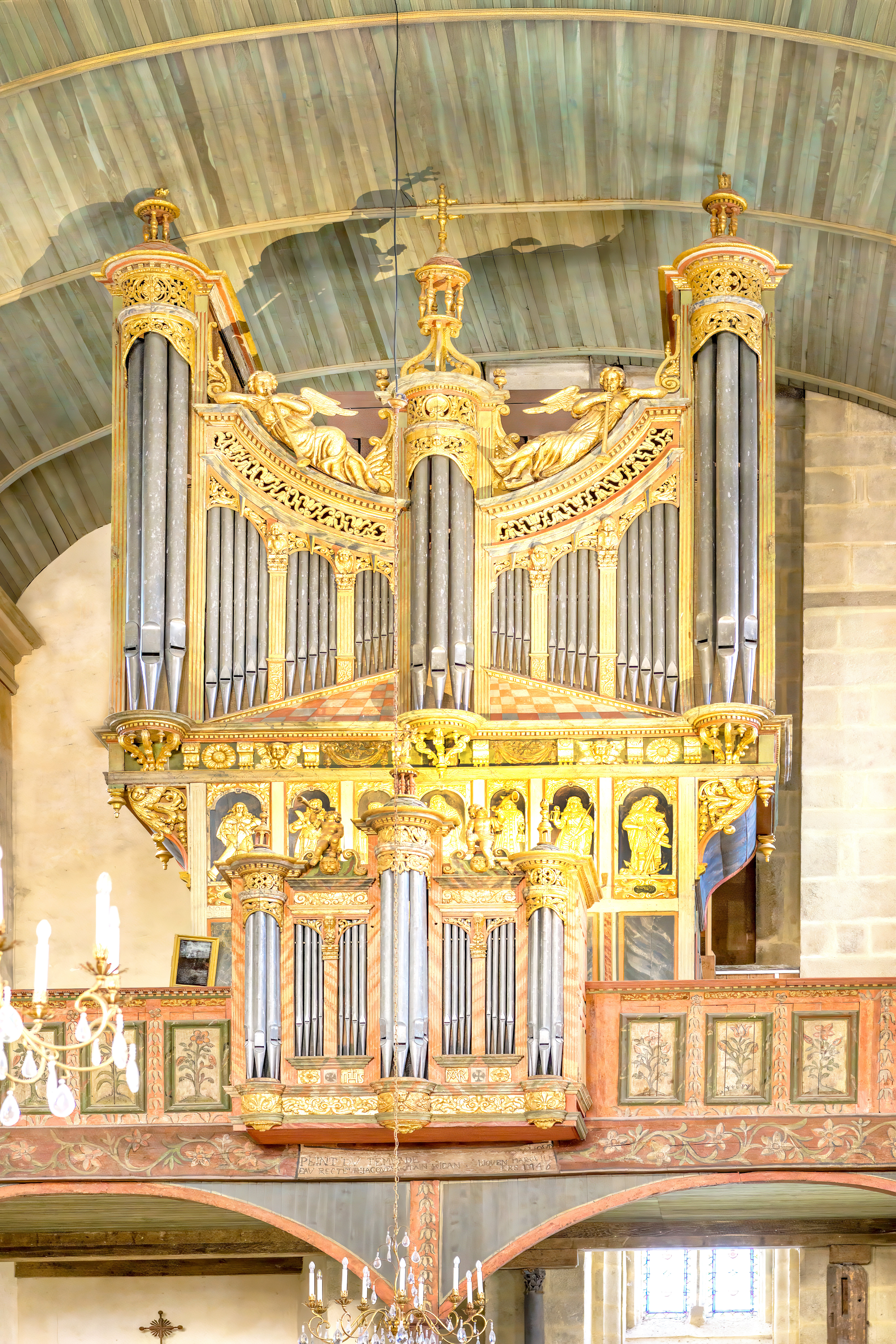 Die Orgel der Église Notre-Dame in Saint Thegonnec im Finistère in der Bretagne.