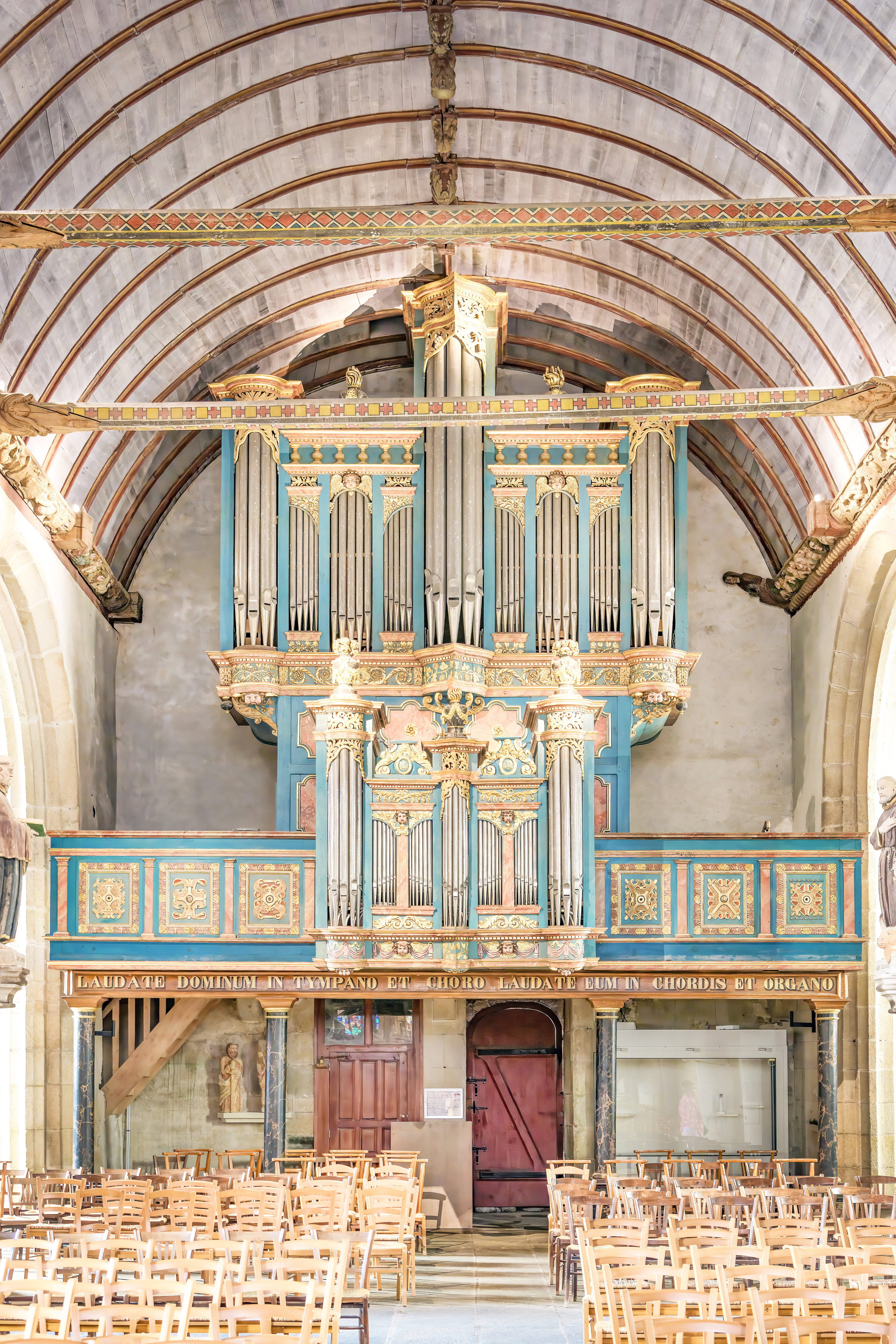 Die Orgel der Église Saint-Germain de Pleyben in der Bretagne.
